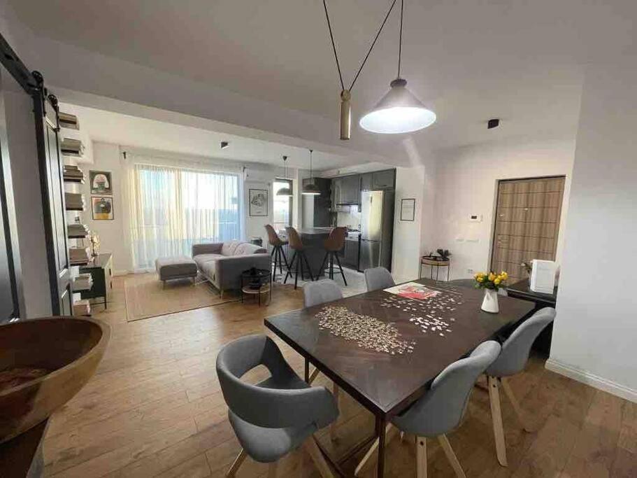 Modern 2-Bedroom Apartment In New Residence Craiova Exterior foto